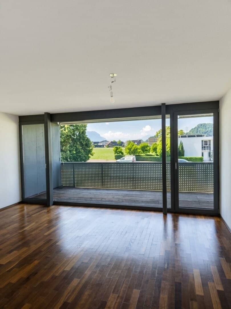Helle Wohnung mit Balkon und Tiefgarage in guter Lage