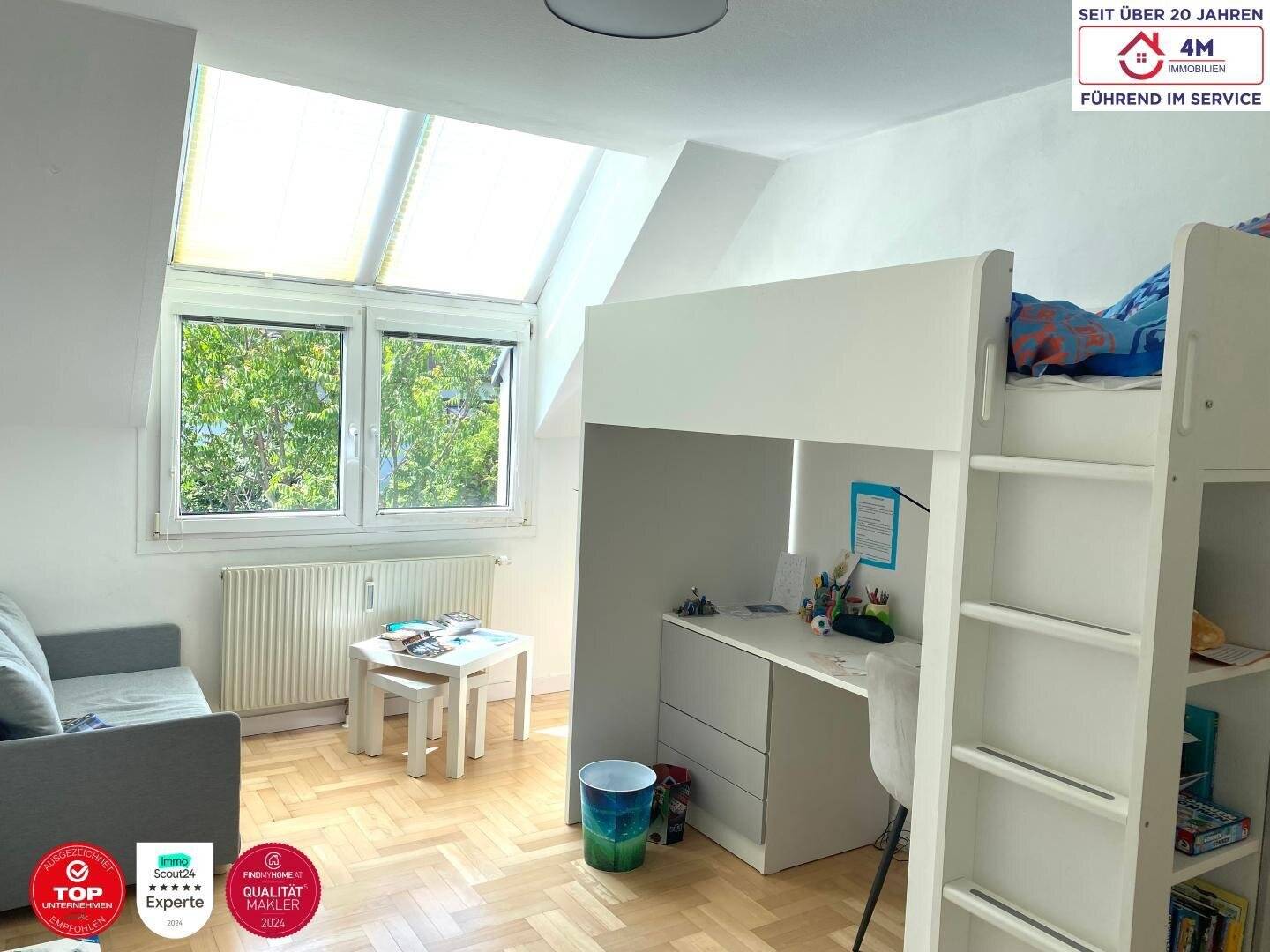 Bright penthouse apartment with rooftop terrace in Essling