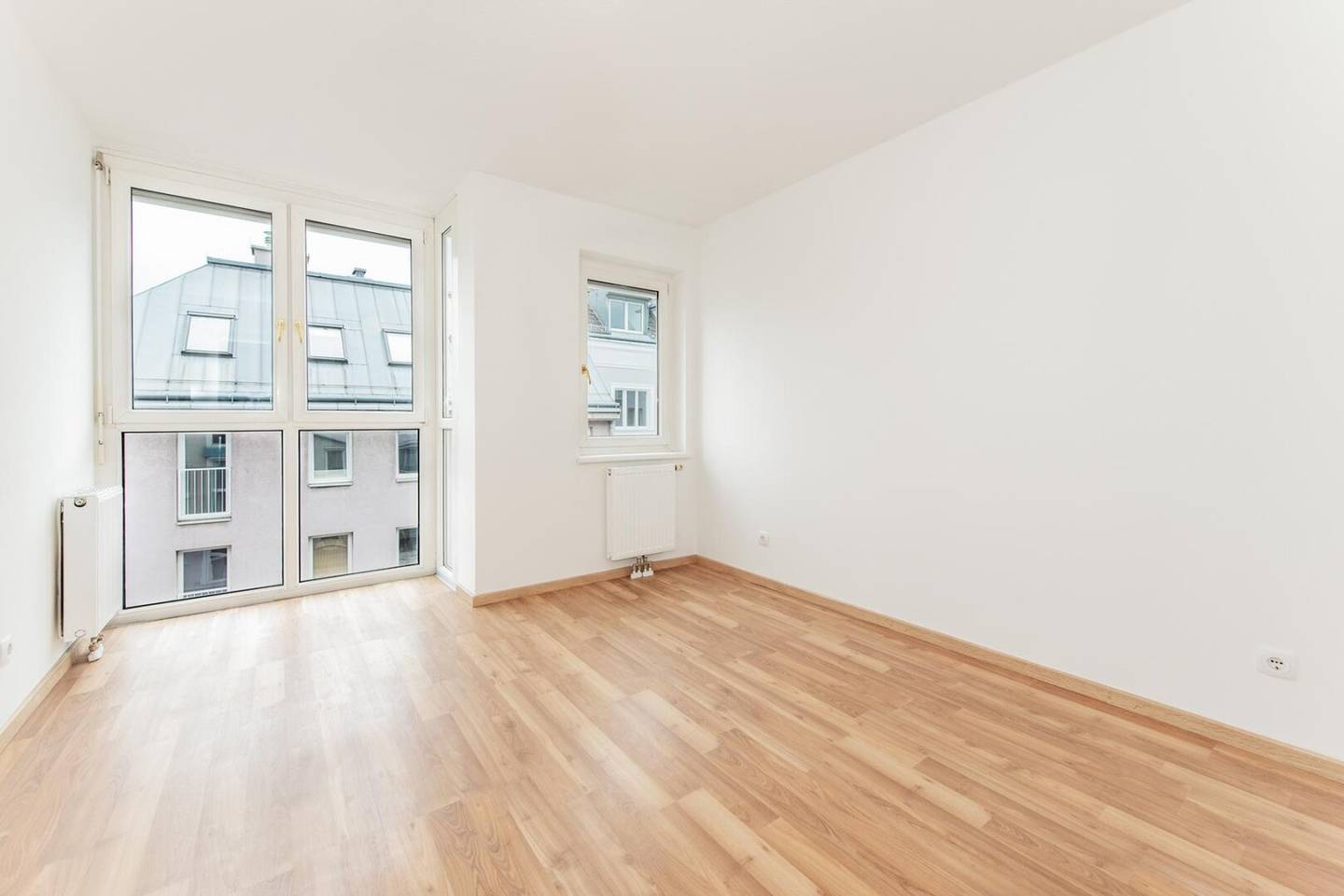 Bright Apartment with Parking and Elevator in the Sixth District