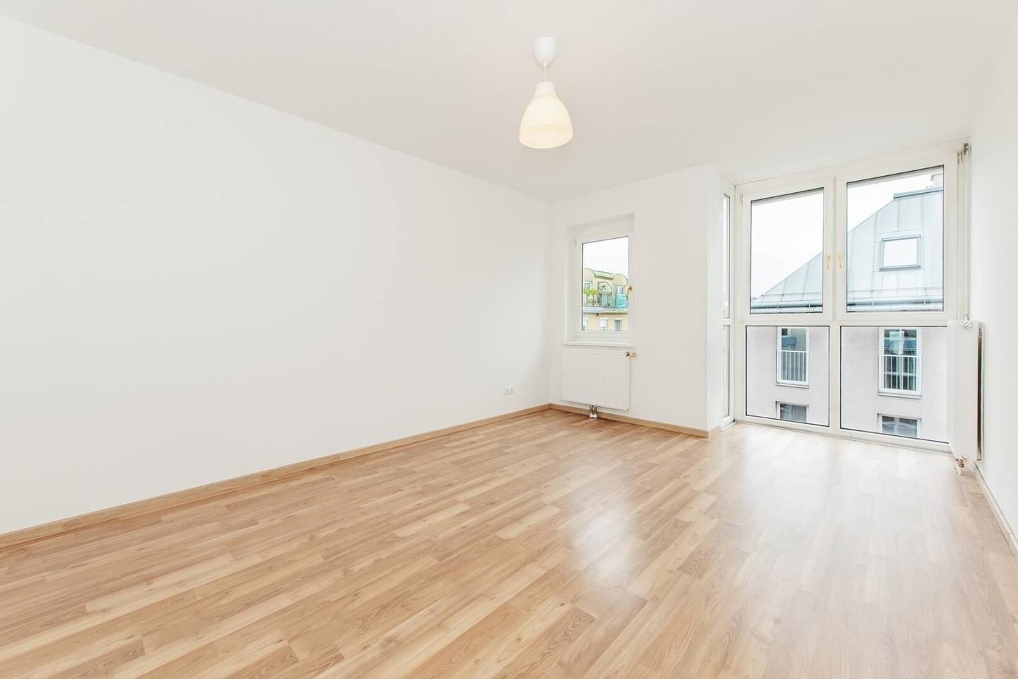 Bright Apartment with Parking and Elevator in the Sixth District