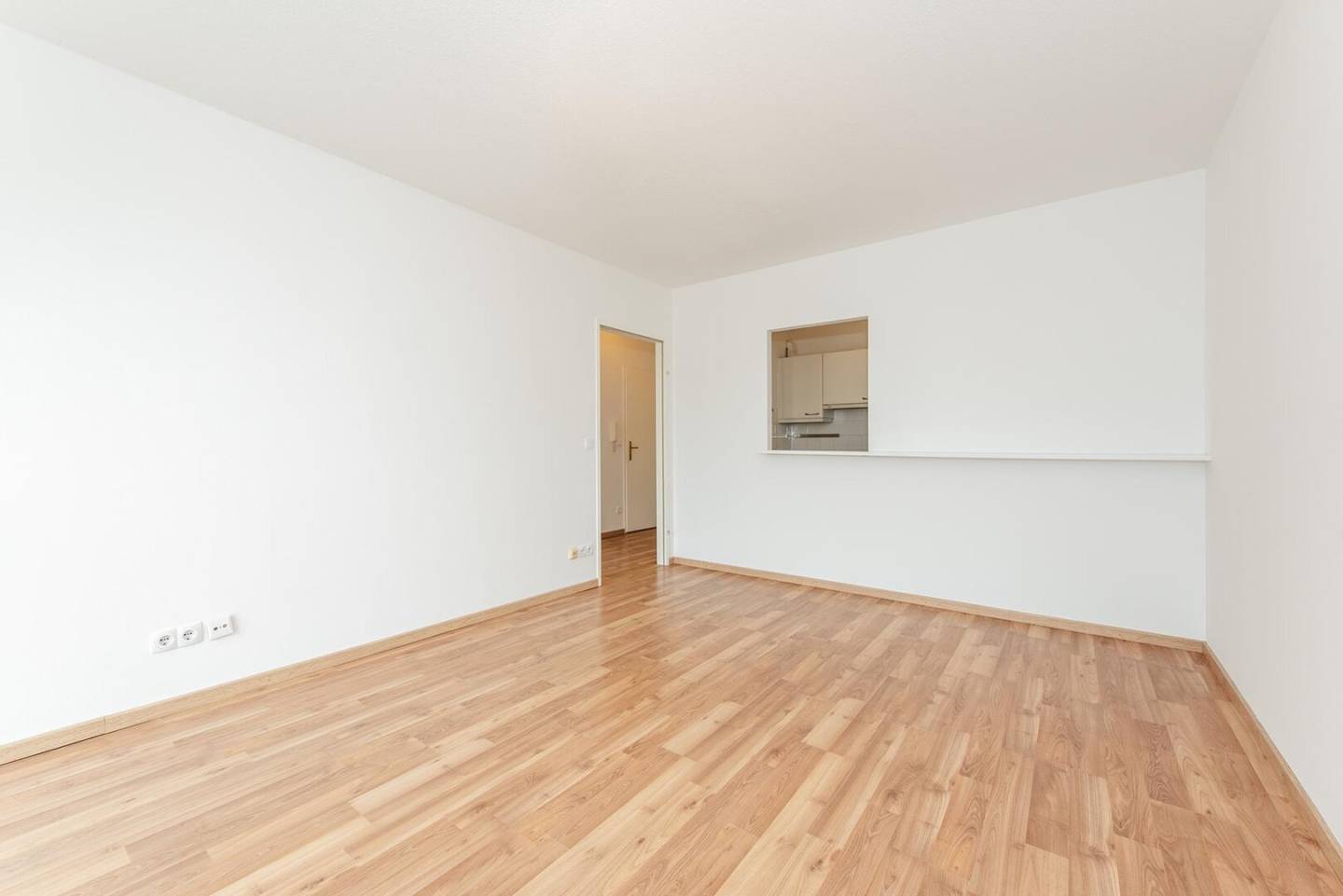 Bright Apartment with Parking and Elevator in the Sixth District