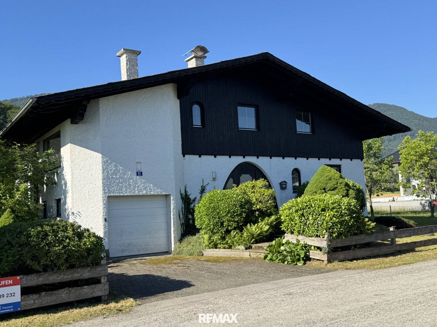 Landhaus mit Terrasse und Traunsteinblick in Traunkirchen