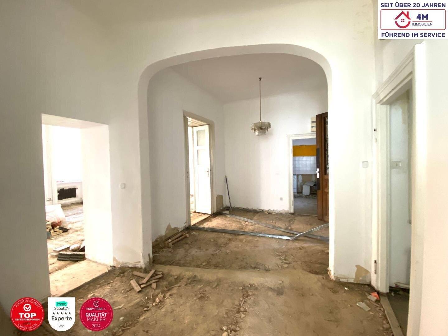 149 m² shell condition in the 7th district | Spacious old building apartment with potential