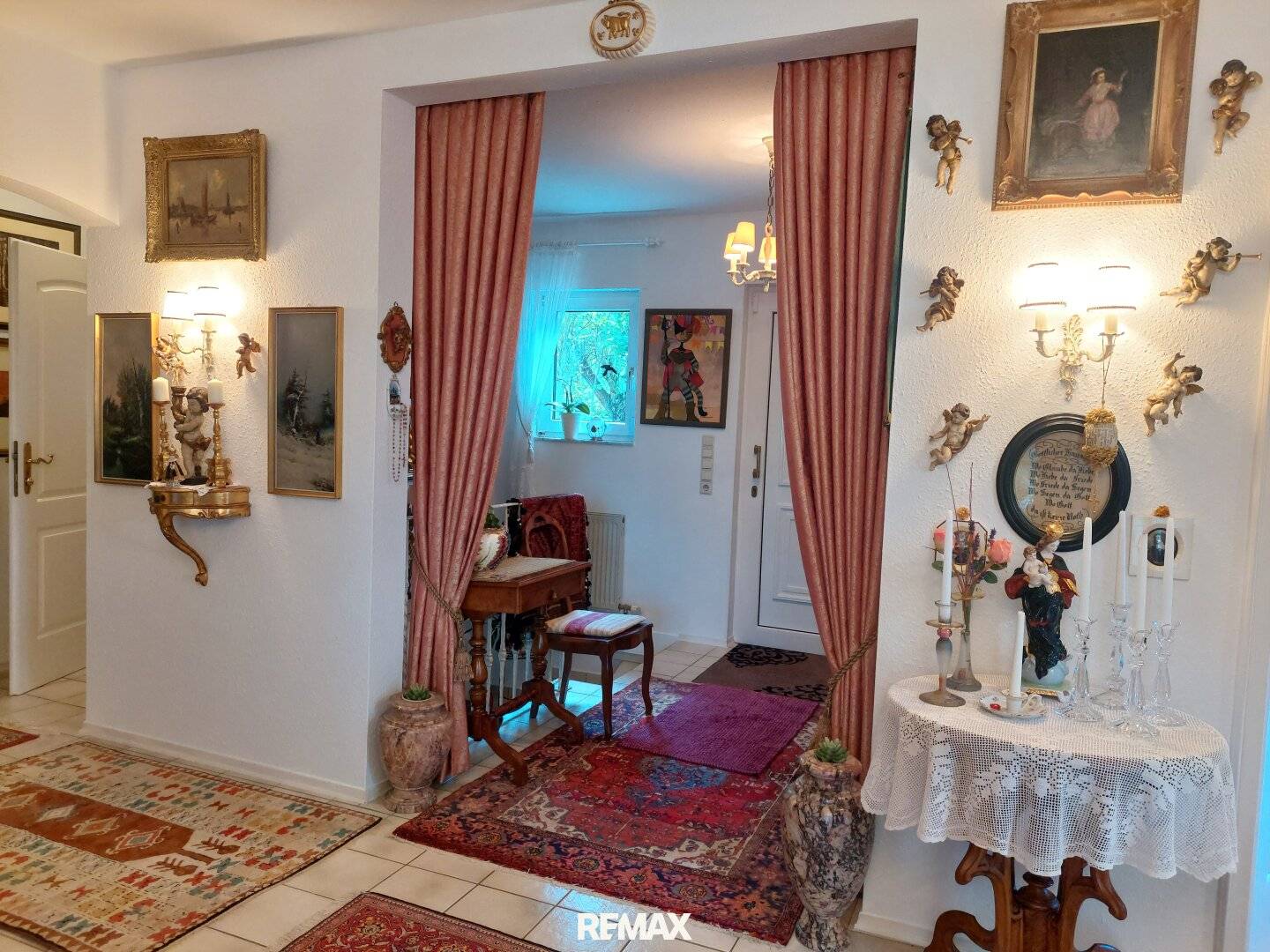 Einfamilienhaus mit Wintergarten und weitläufigem Garten