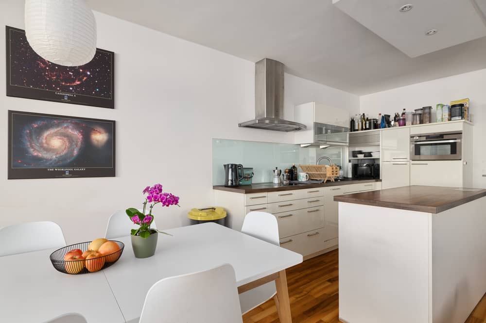 Gepflegte Terrassenwohnung mit Klimaanlage und Parkett