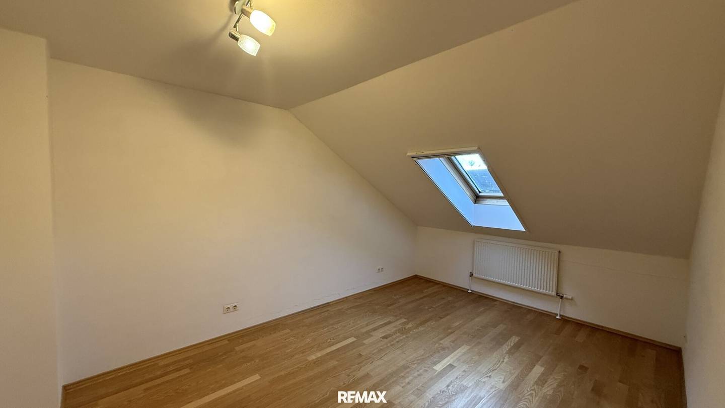 Central Maisonette Apartment with Open Kitchen and Gallery