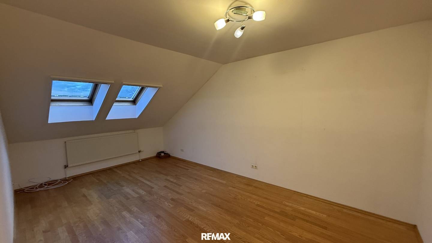 Central Maisonette Apartment with Open Kitchen and Gallery
