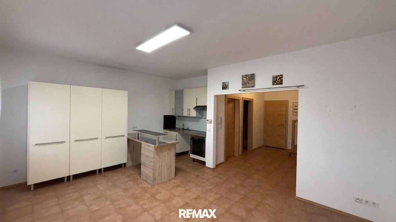 Central Maisonette Apartment with Open Kitchen and Gallery