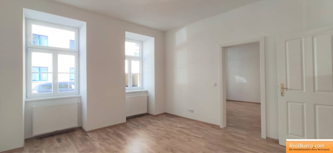 Unbefristete Altbauerdgeschosswohnung mit Parkett