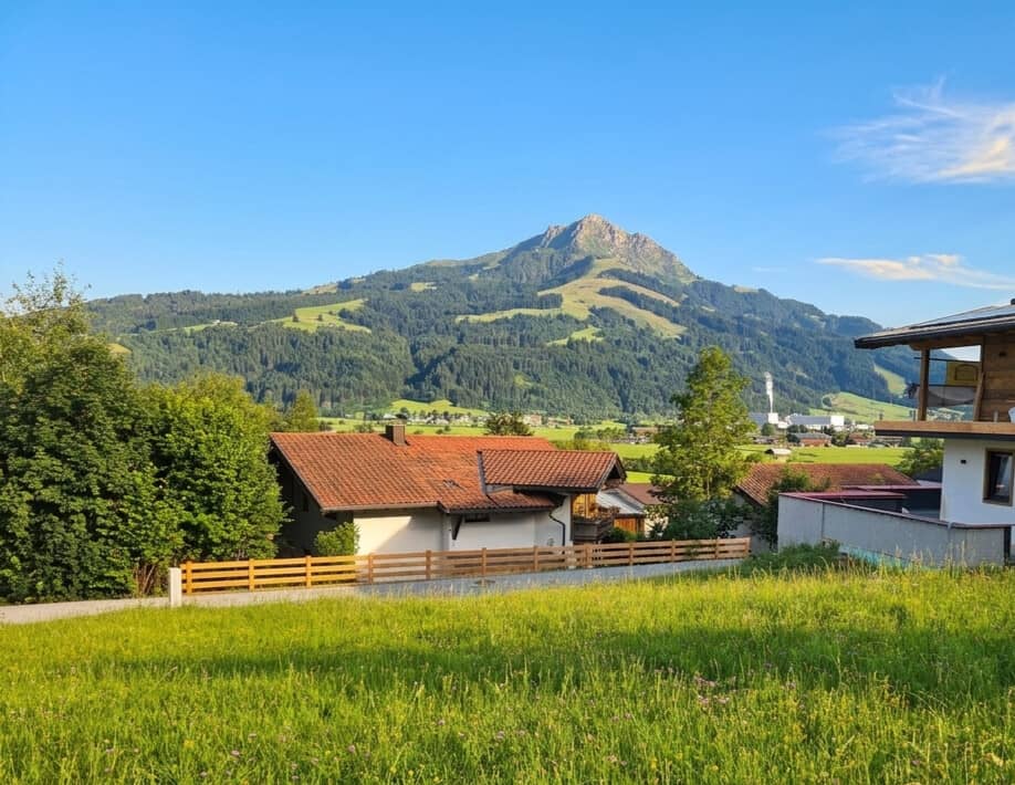 Baugrundstück mit Bergpanorama in sonniger Lage