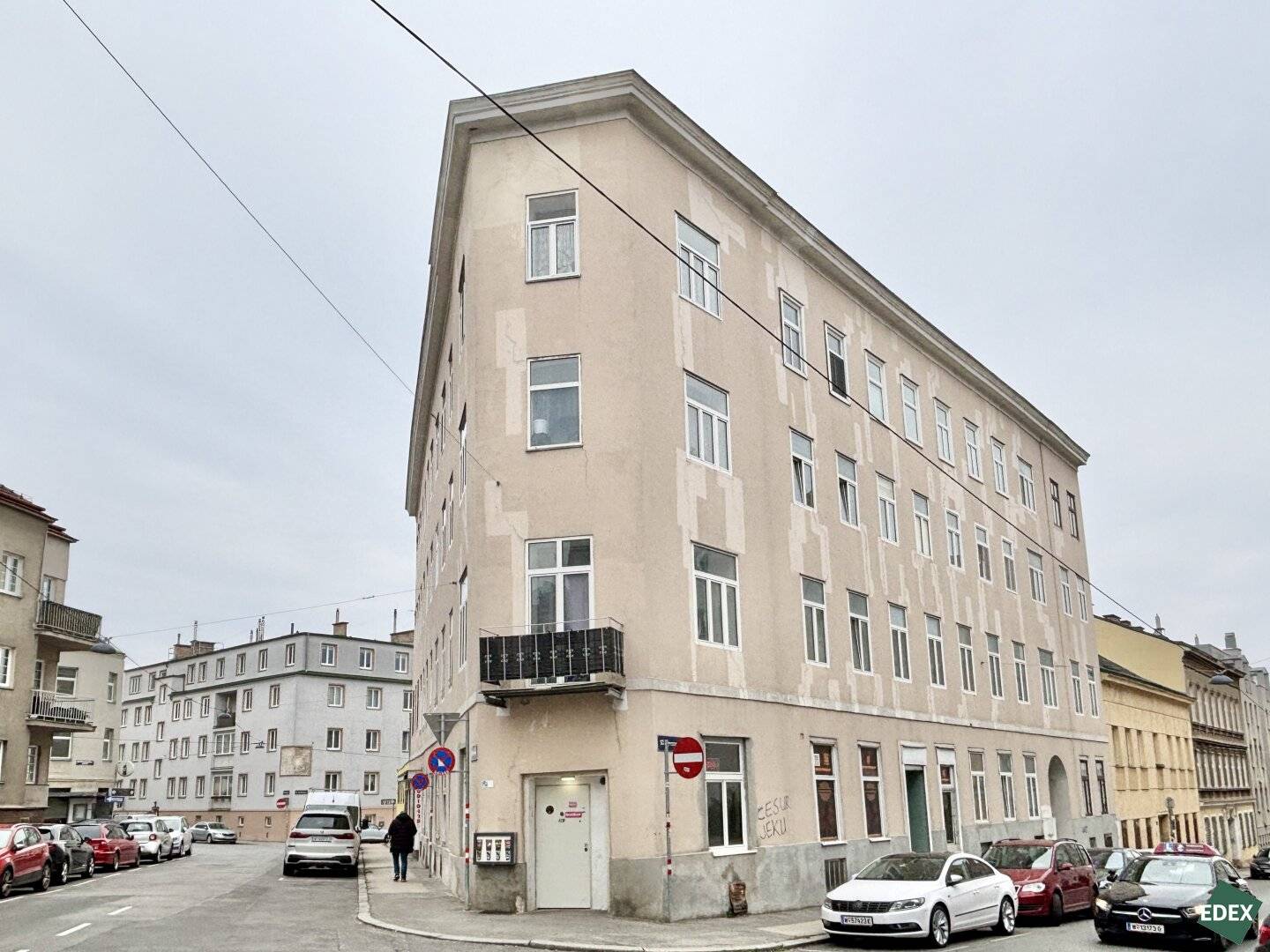 1.5-room period apartment in need of renovation in a good location in Meidling