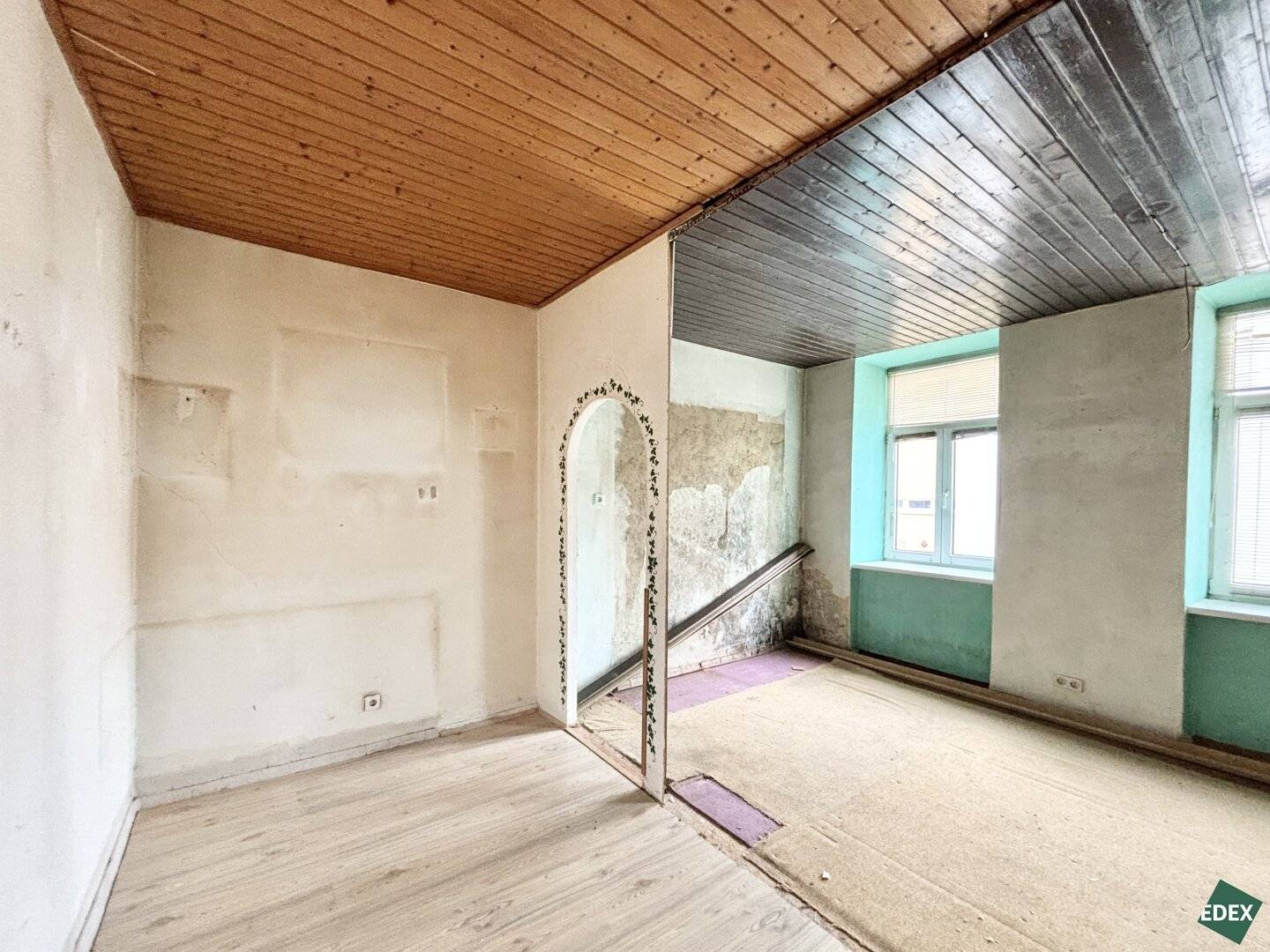 2.5-room old building apartment in need of renovation in a good location in Meidling