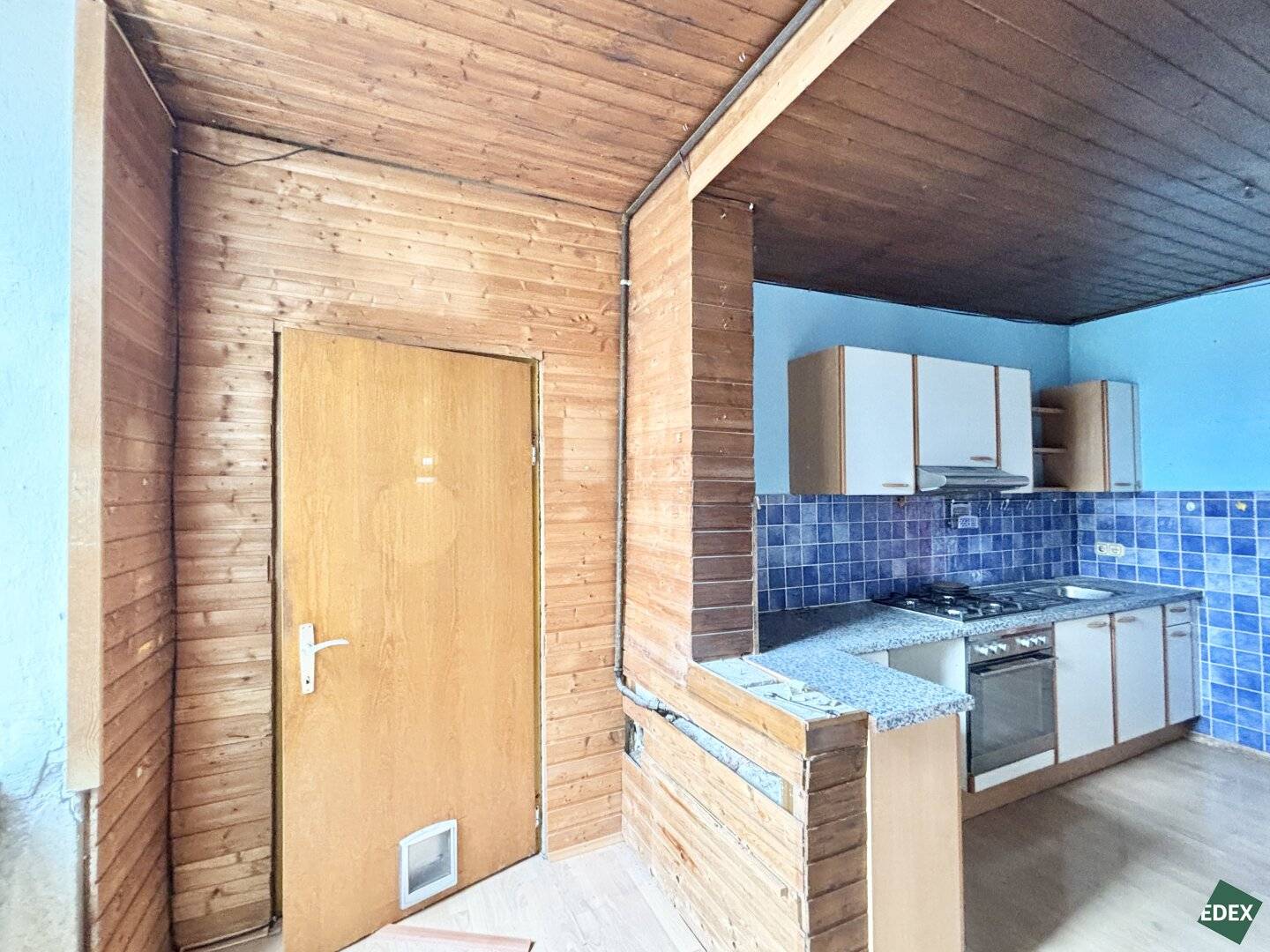2.5-room old building apartment in need of renovation in a good location in Meidling