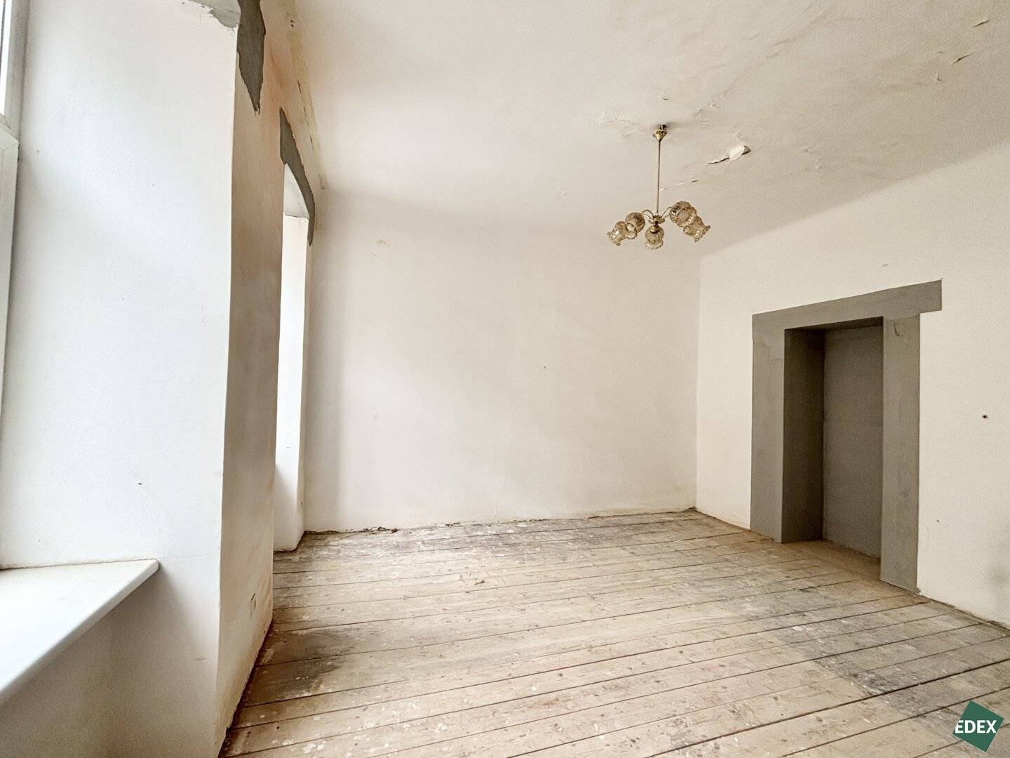 1.5-room period apartment in need of renovation in a good location in Meidling