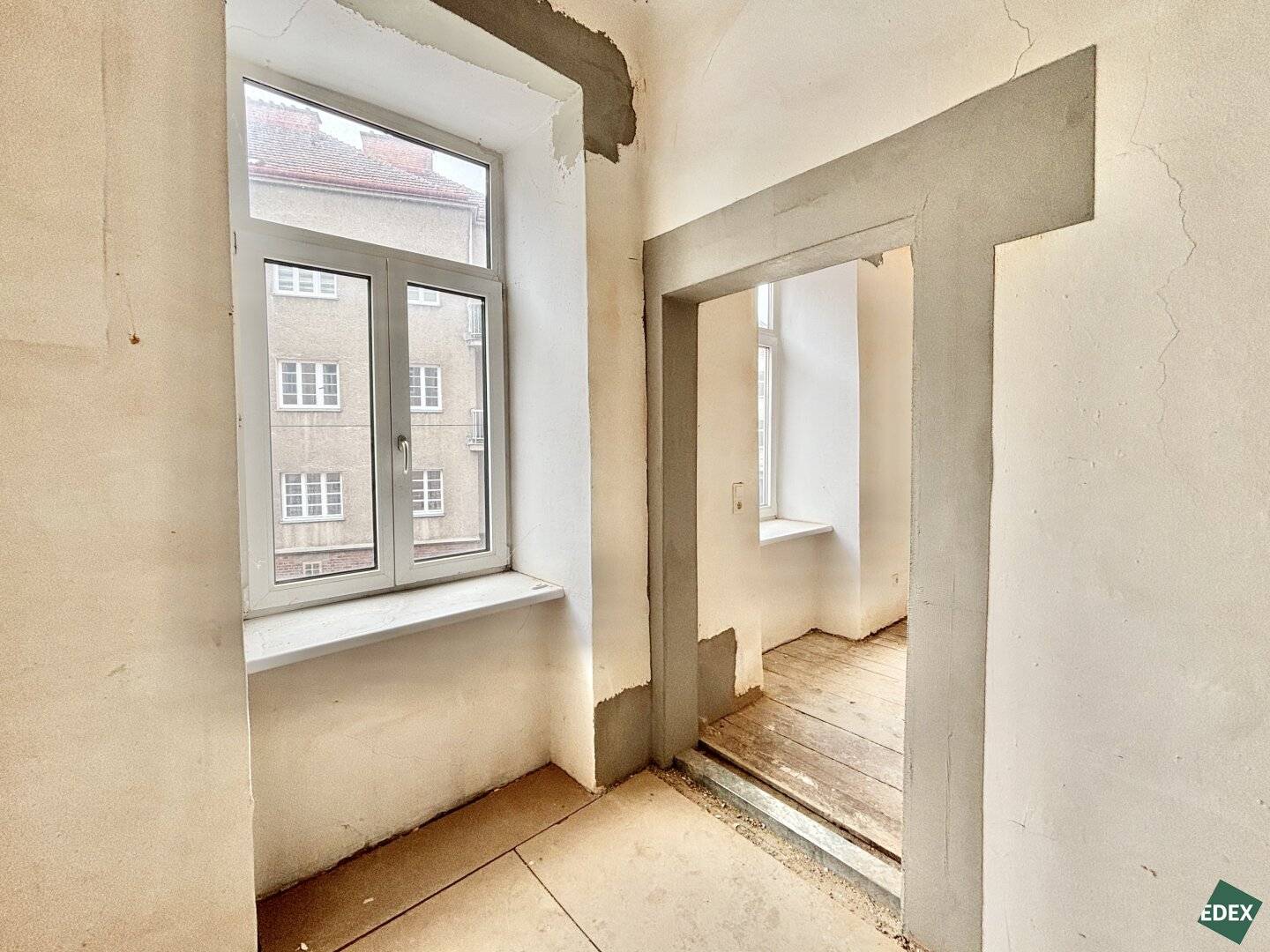 1.5-room period apartment in need of renovation in a good location in Meidling