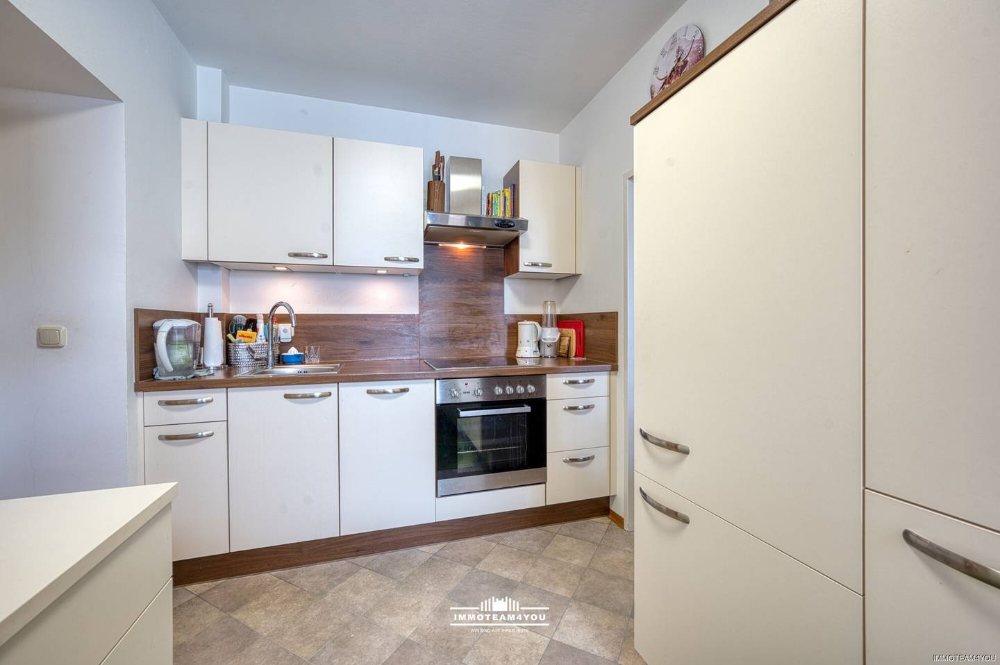 Renovated Penthouse with South Facing Loggia in Europahof