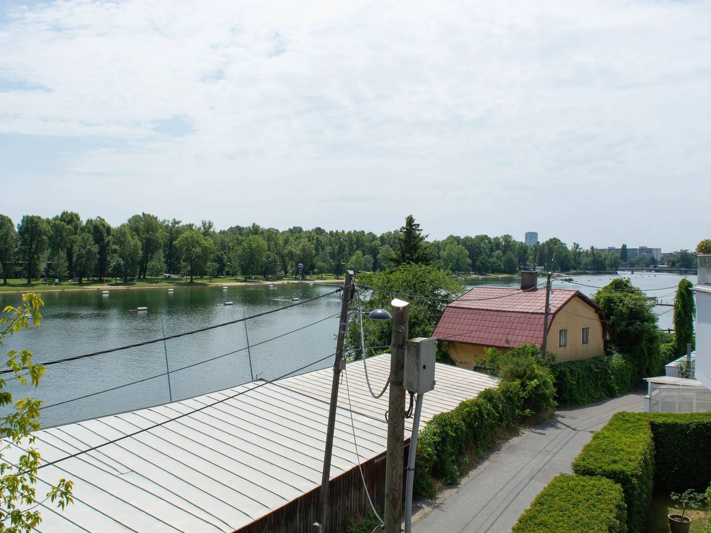 Ground floor apartment with garden and two terraces by the old Danube