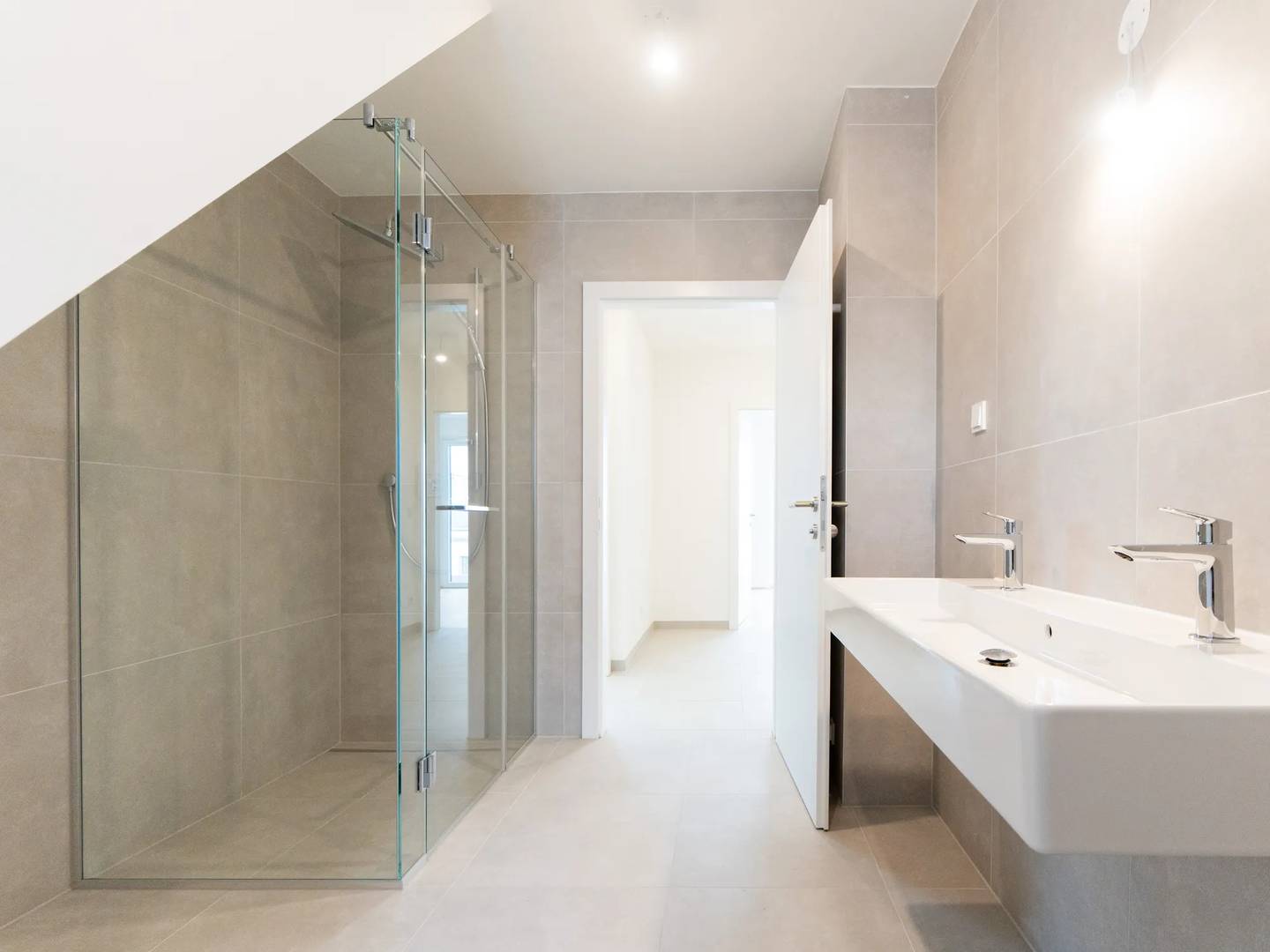 Ground floor apartment with garden and two terraces by the old Danube
