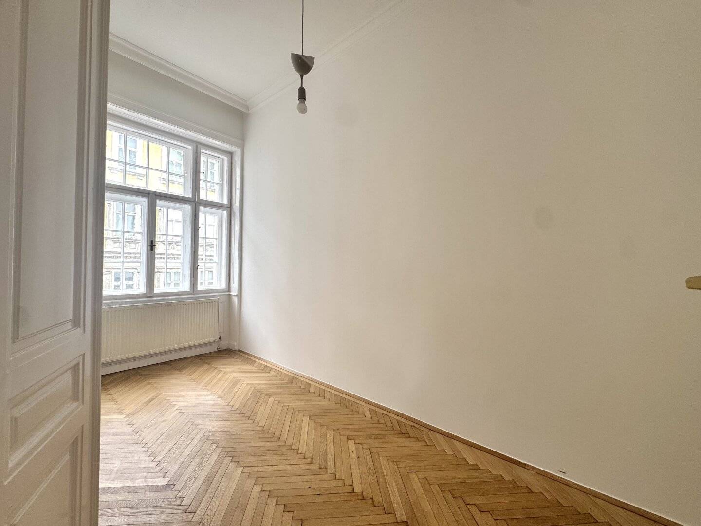 Charming period apartment with courtyard orientation near U3 Rochusgasse