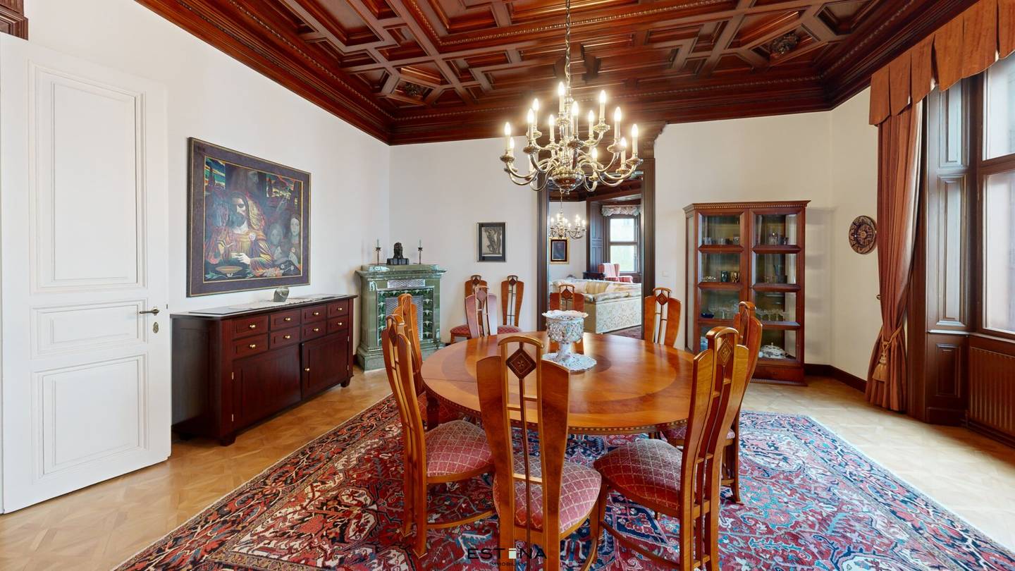 Elegant Altbau Apartment with Stucco and Parquet near Gumpendorfer Strasse