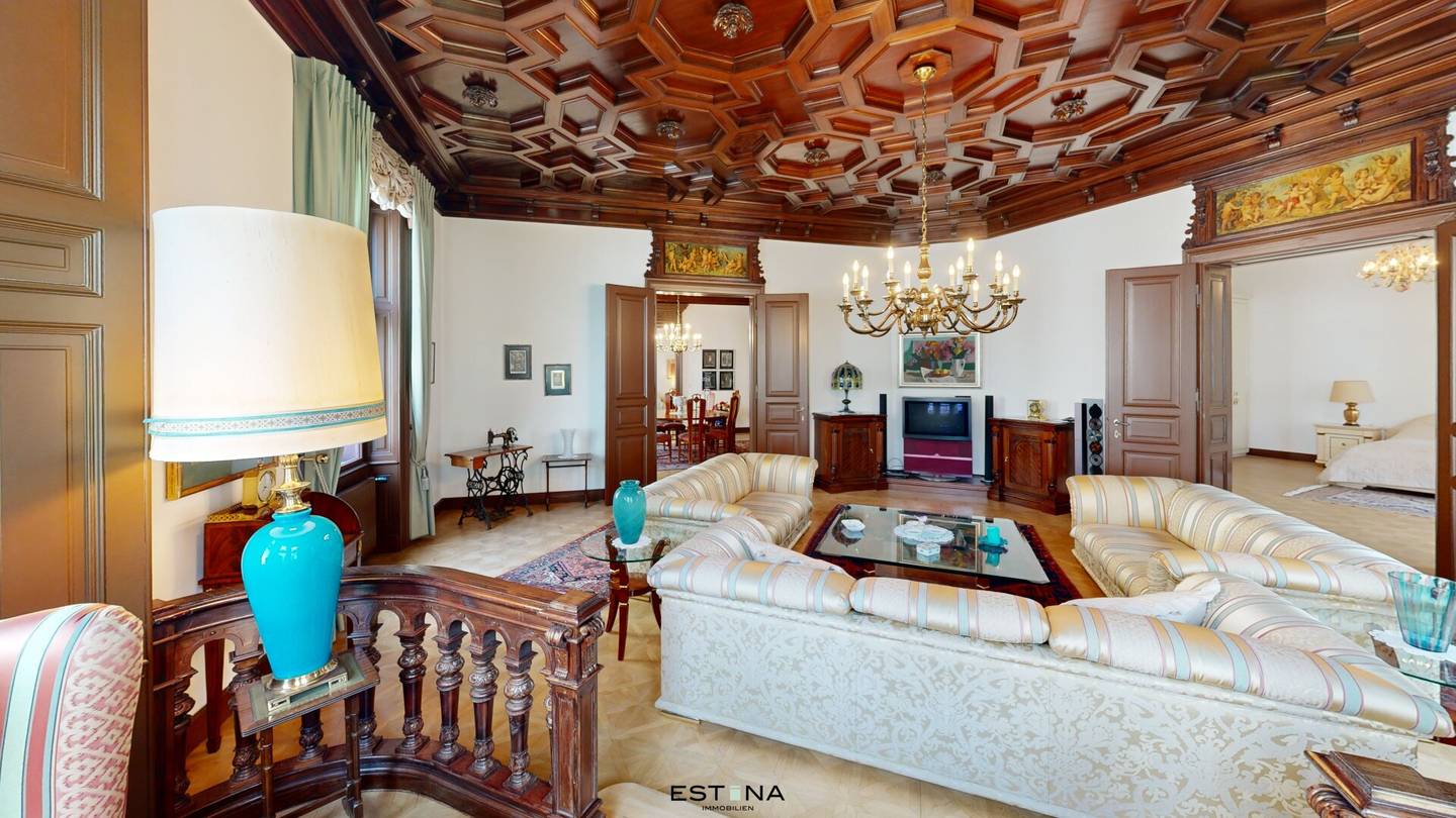Elegant Altbau Apartment with Stucco and Parquet near Gumpendorfer Strasse