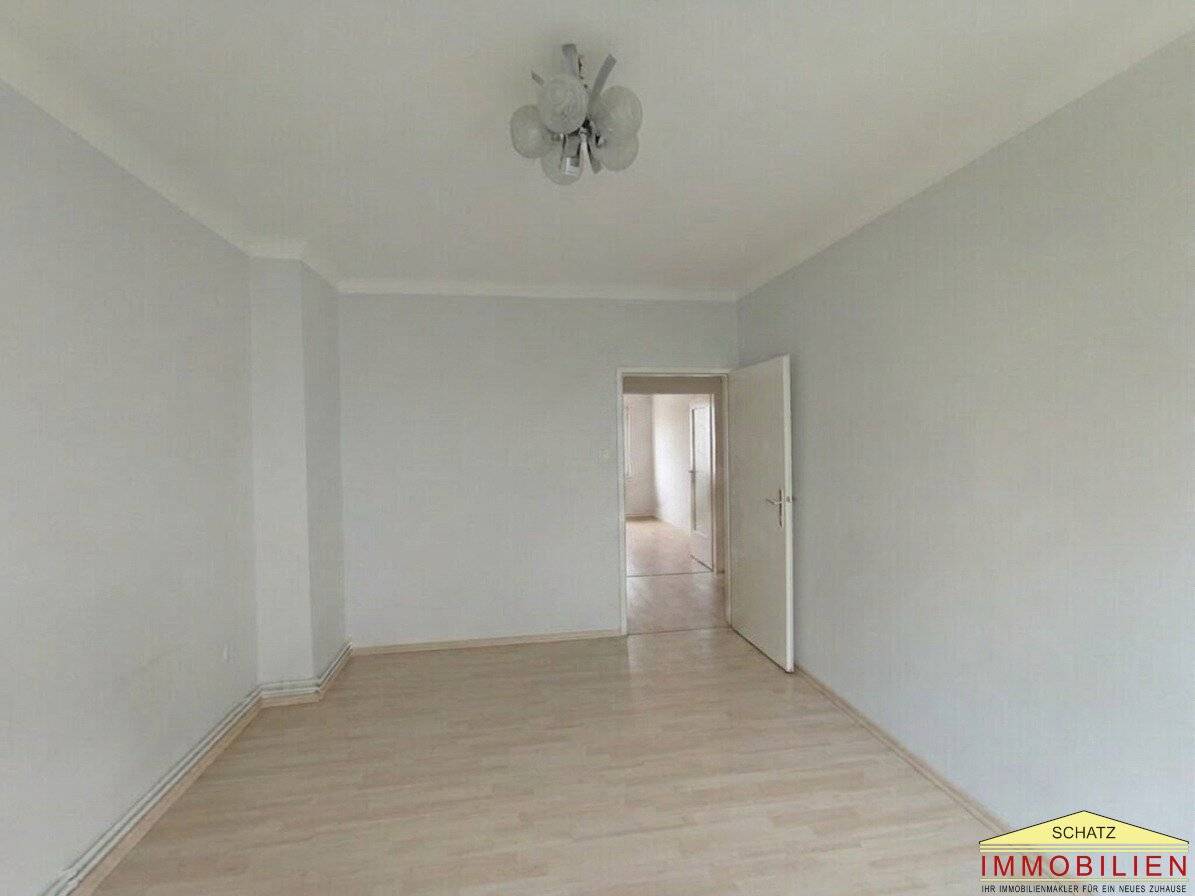 Charmante EG-Wohnung in Pottenstein: 3 Zimmer, Balkon & Stellplatz