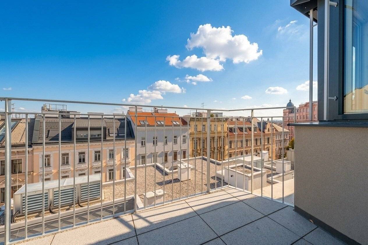 New build apartment with balcony and panoramic view near Mariahilferstraße