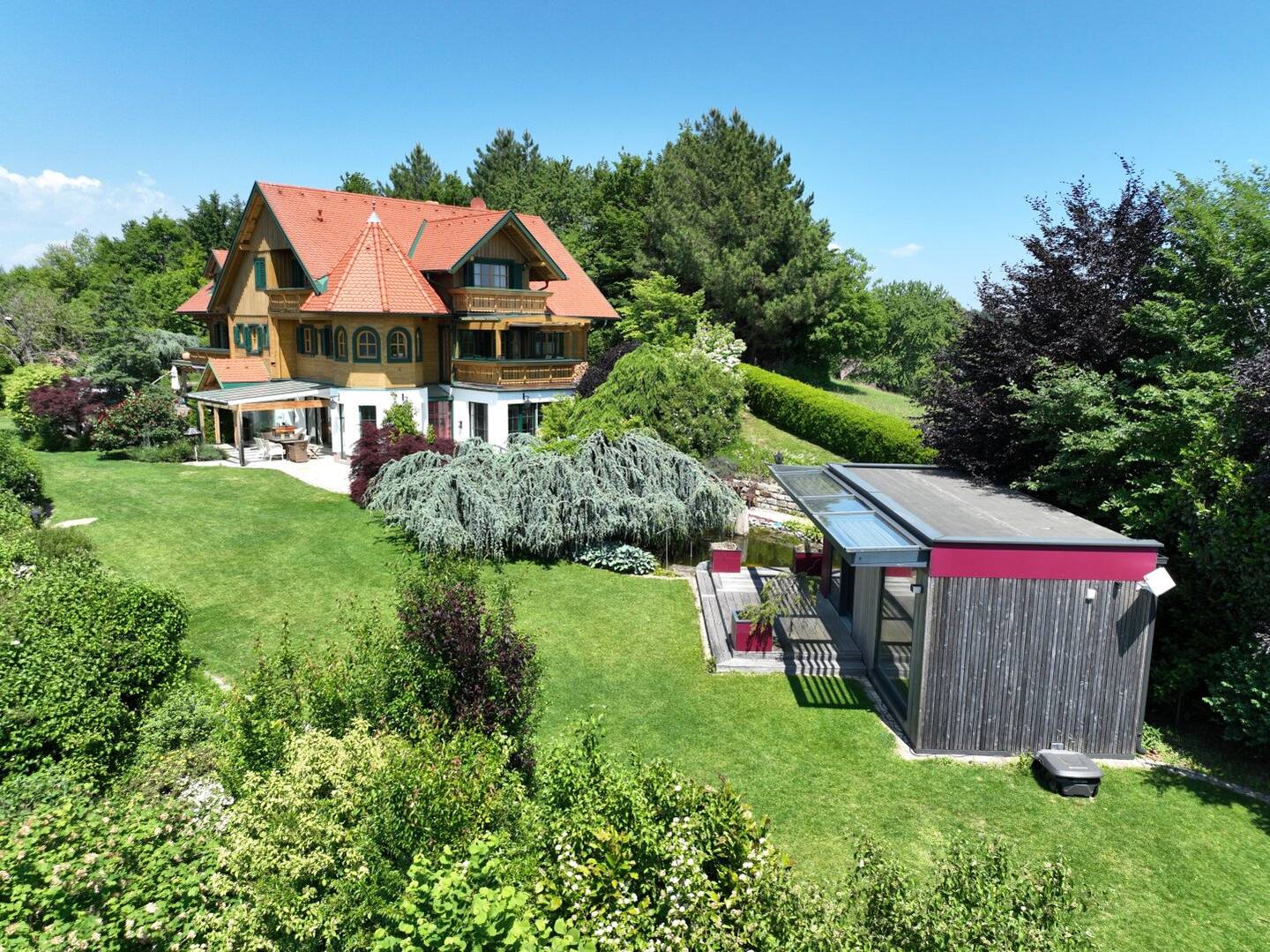 Chalet mit Pool Sauna und zwei Wohneinheiten auf 3928 m²