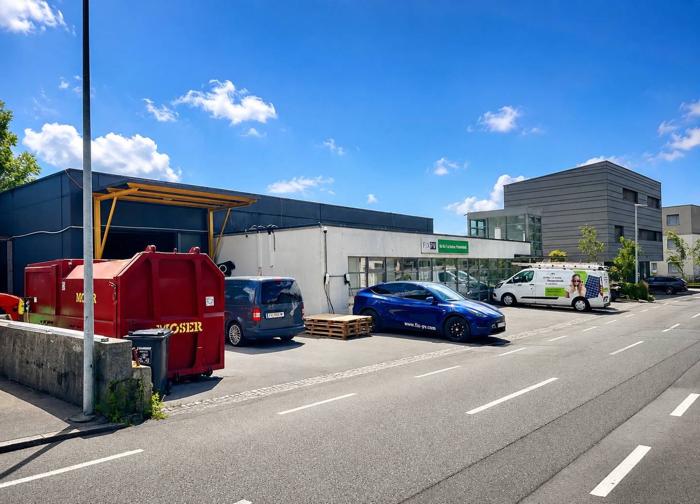 Gewerbehalle mit Büro und Keller auf 745 m² Grundstück