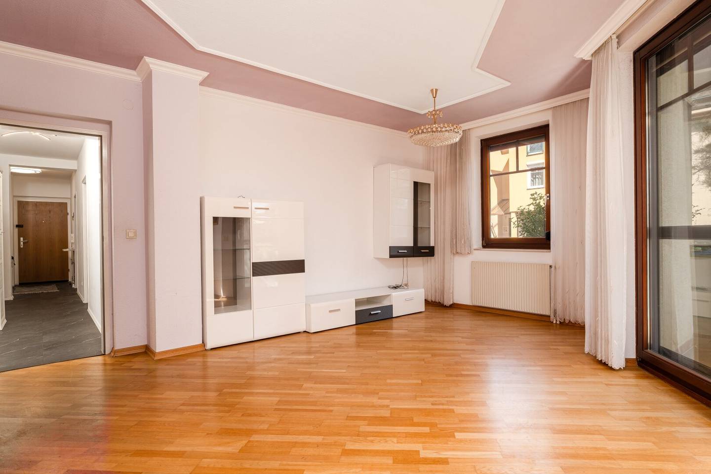 Erdgeschosswohnung mit Terrasse und Stellplatz in zentraler Lage