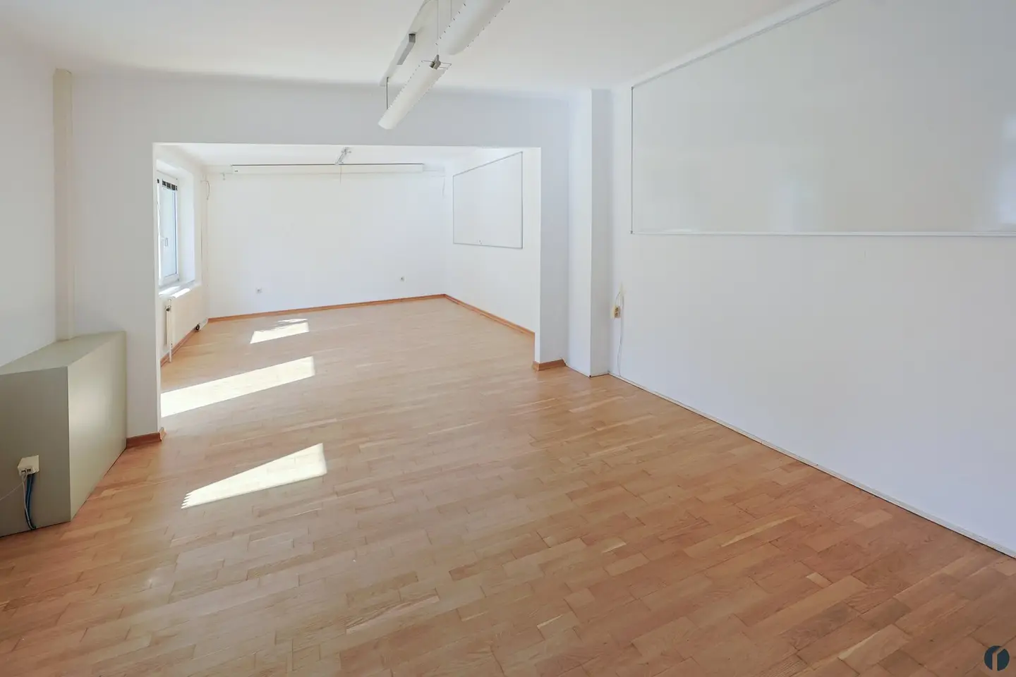 Bürofläche im ruhigen Innenhof mit Parkett und Küche