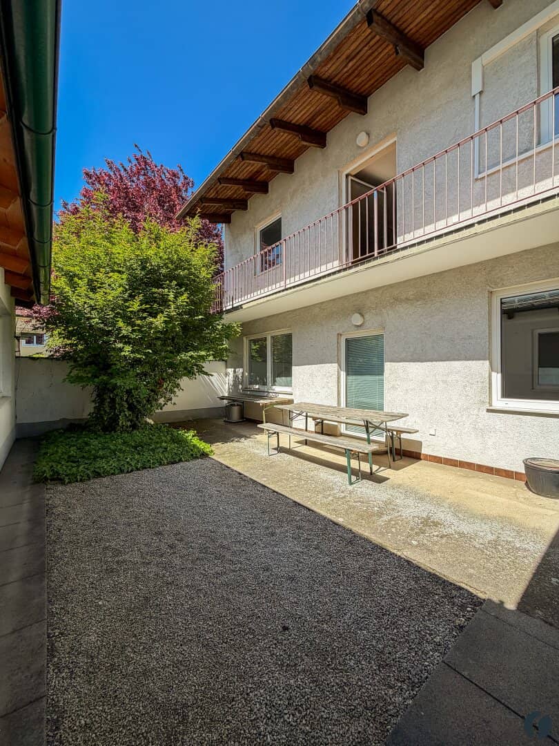 Bright office space with parquet and air conditioning in courtyard