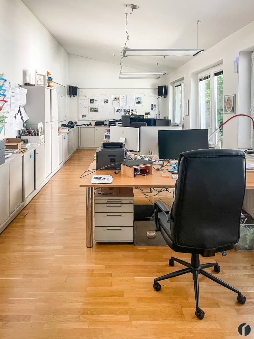 Bright office space with parquet and air conditioning in courtyard