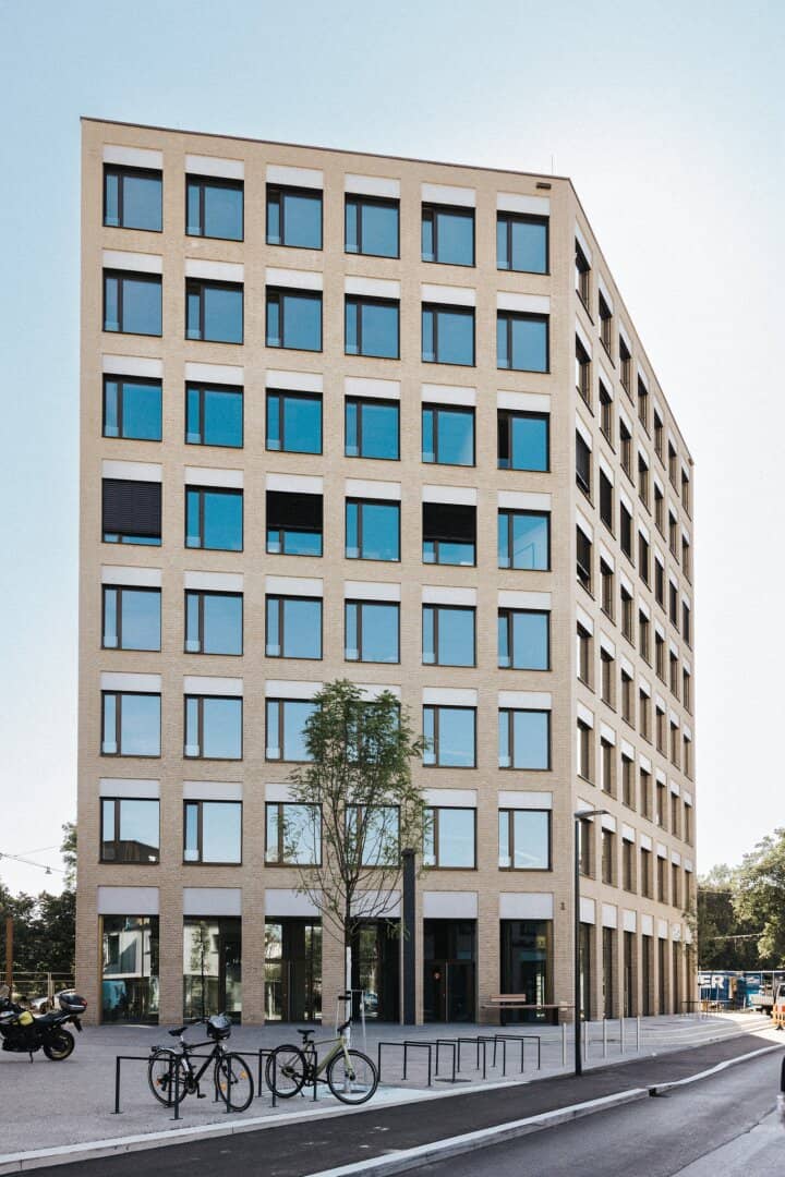 Coworking unit with air conditioning and underground parking