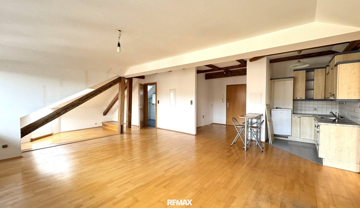 Central Apartment with Elevator and Cellar Storage
