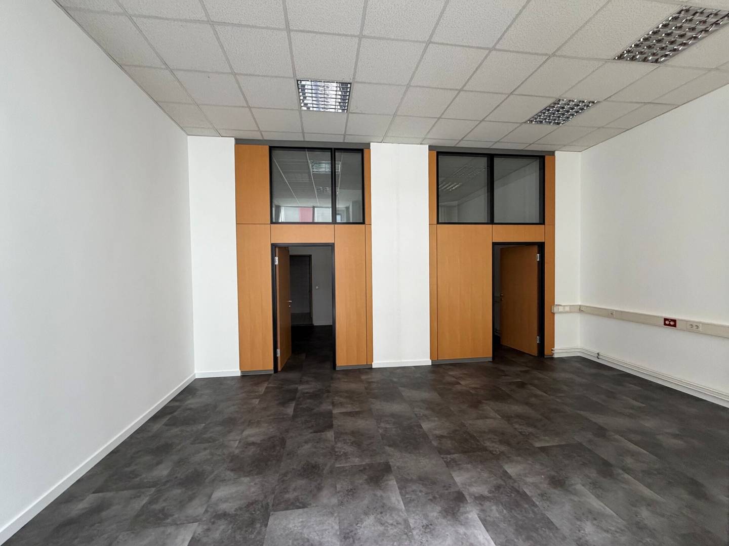 Retail space with excellent transport links near Rochusmarkt
