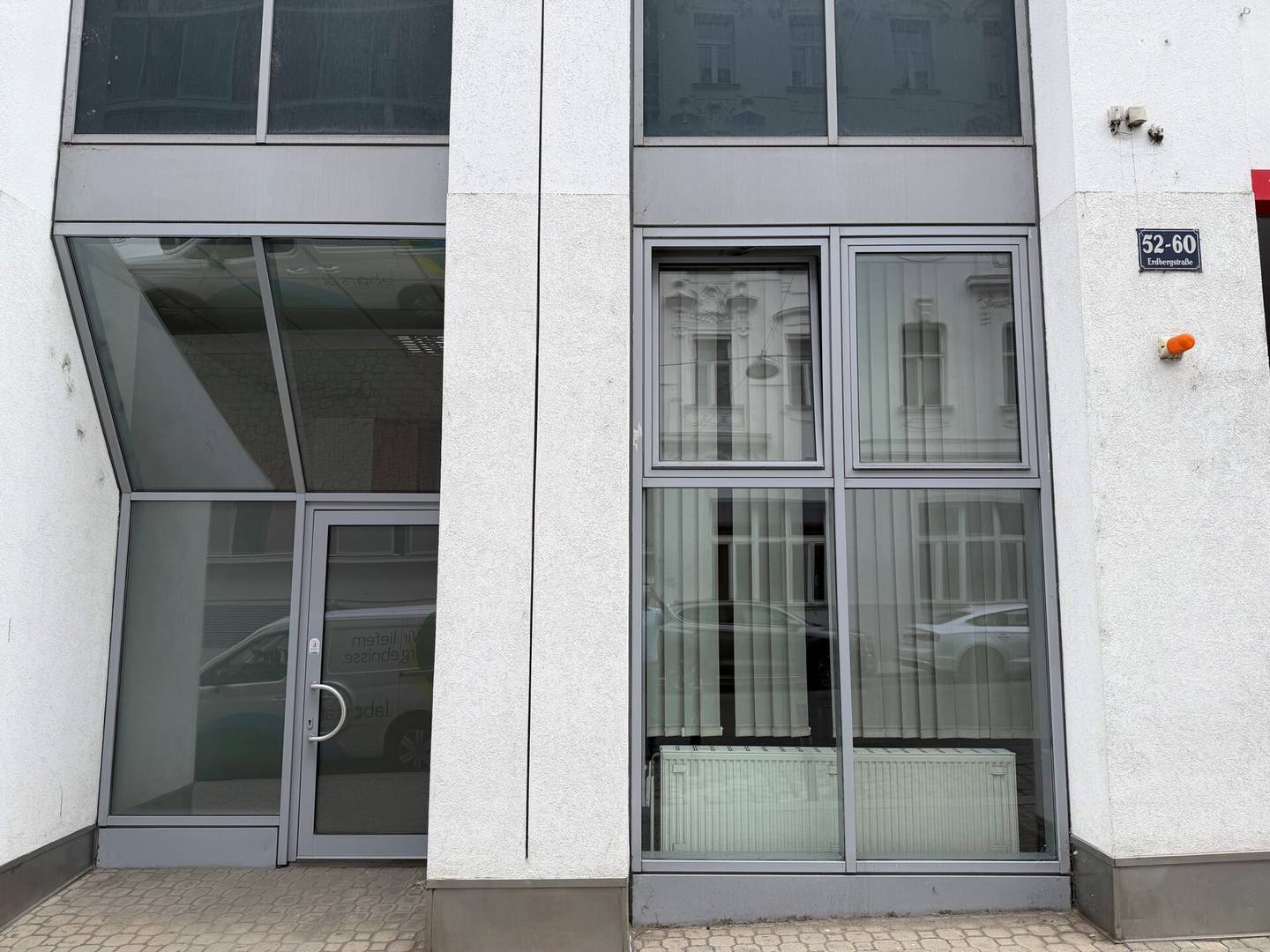 Retail space with excellent transport links near Rochusmarkt