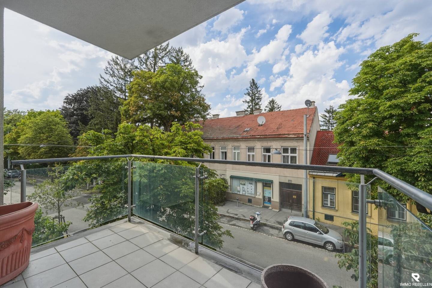 Apartment with balcony and garage near Wilhelminenberg