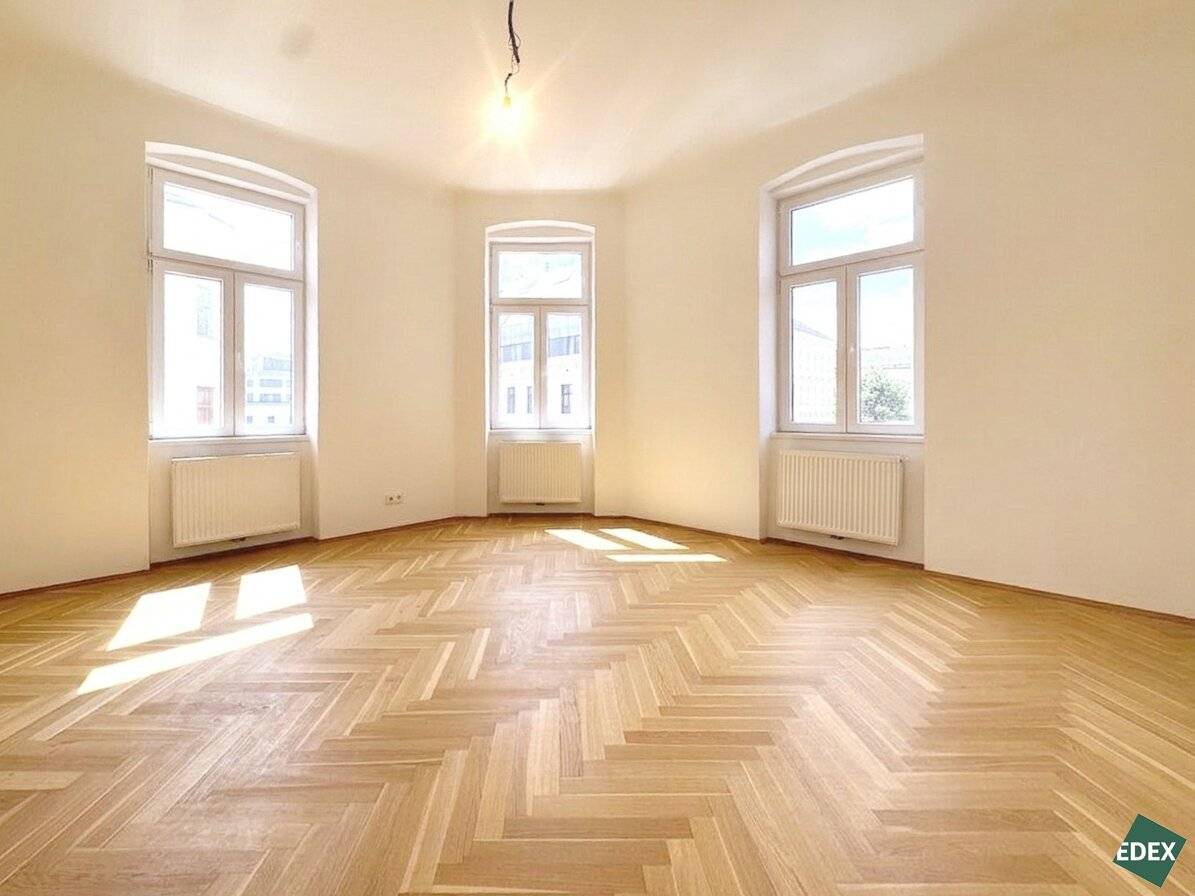 Renovated Altbau Apartment with Open Kitchen near Kongresspark