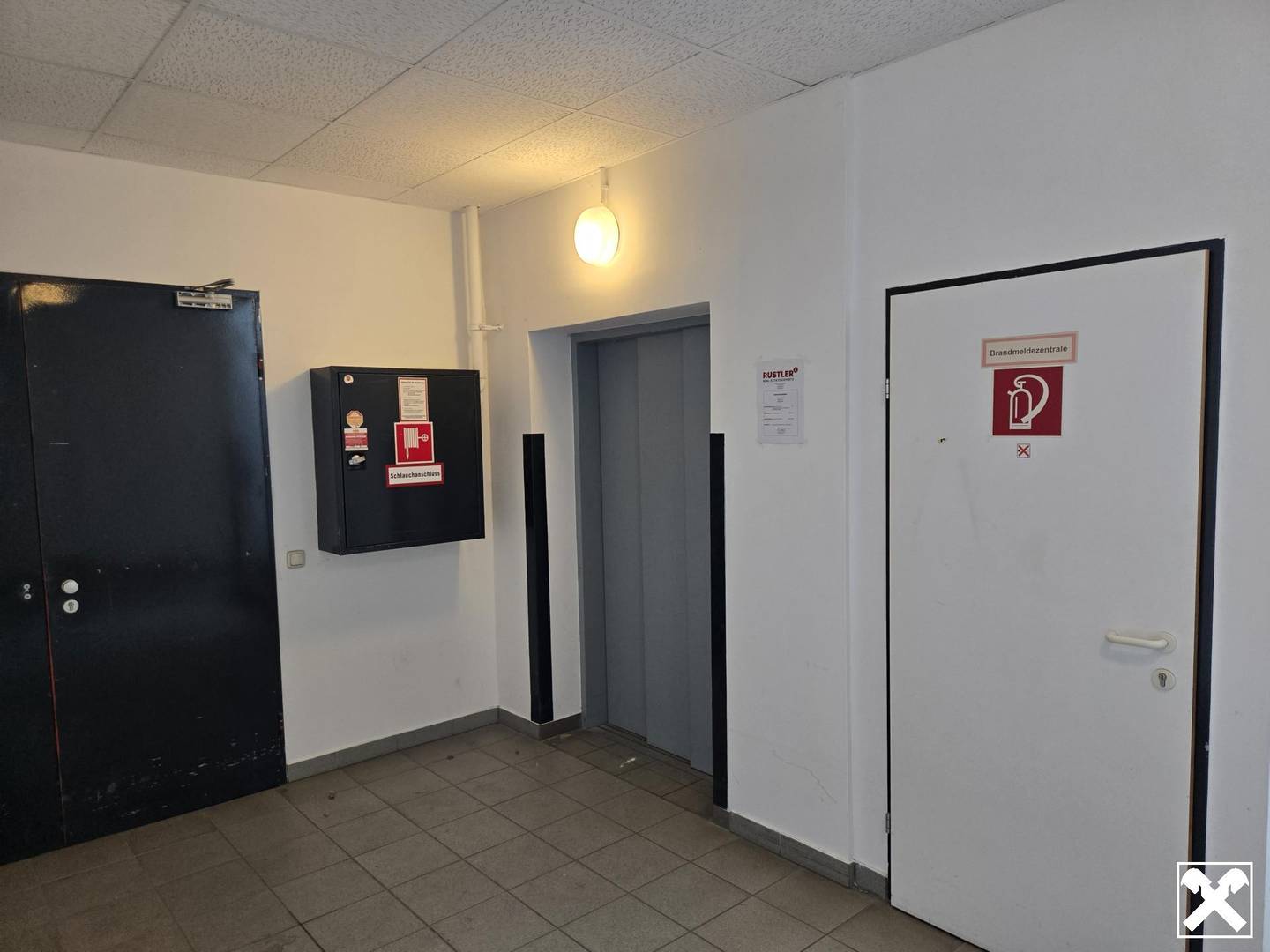 Spacious Office Space with Elevator in EK-West