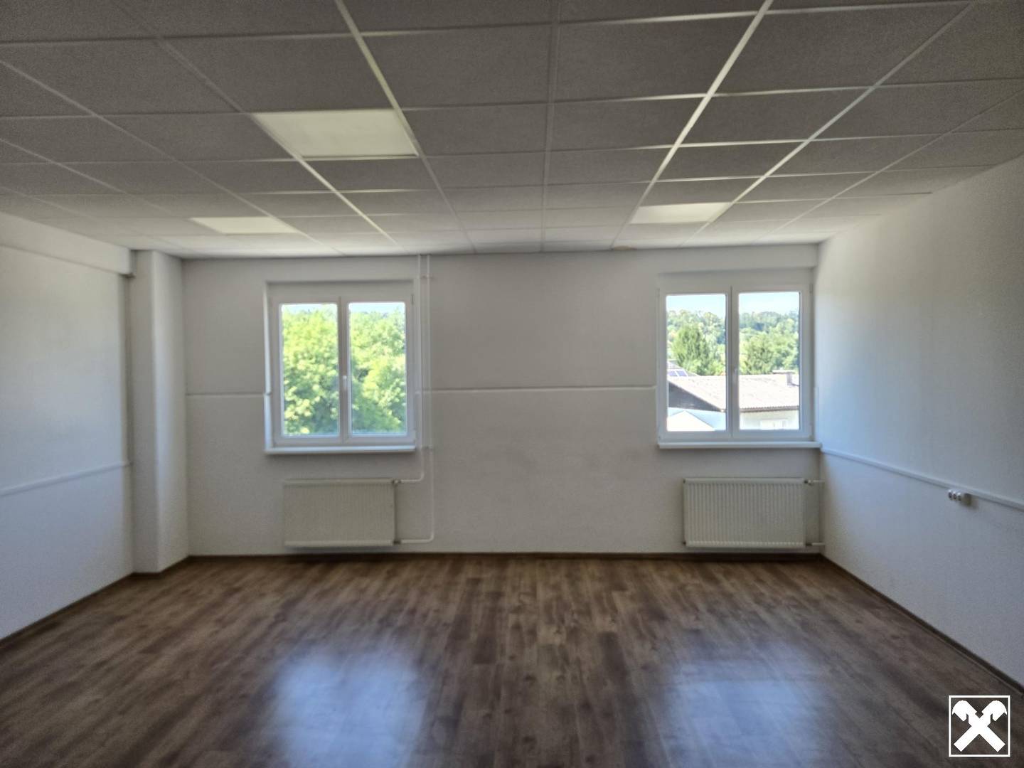 Spacious Office Space with Elevator in EK-West
