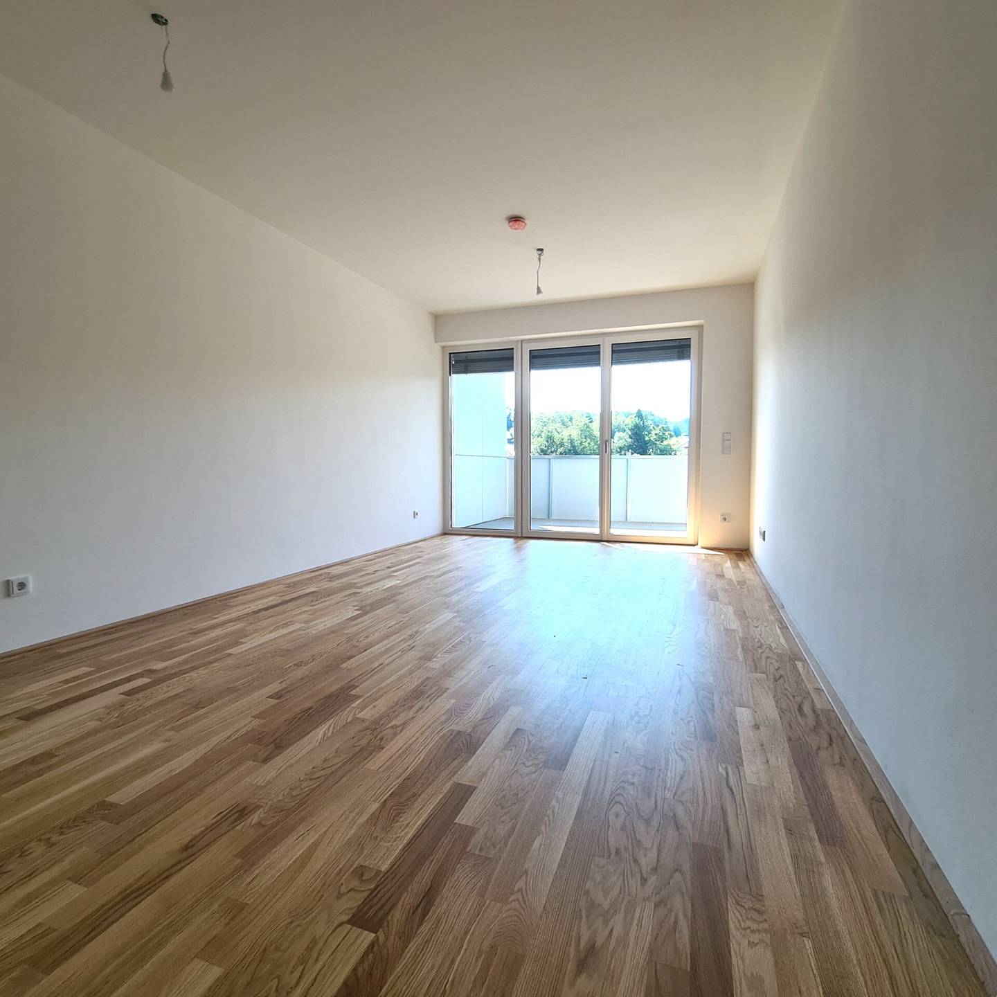 Bright new-build apartment with loggia and fitted kitchen