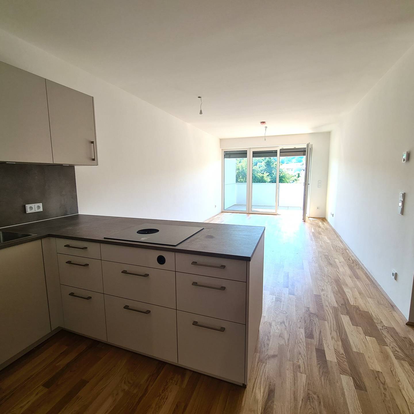 Bright new-build apartment with loggia and fitted kitchen