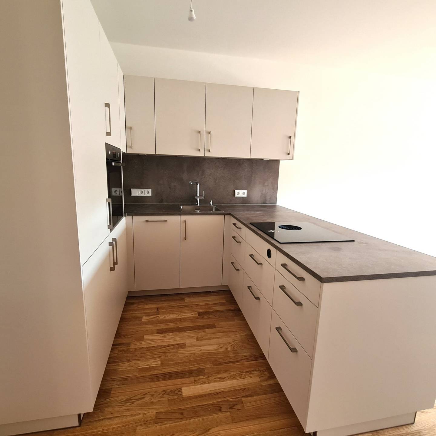Bright new-build apartment with loggia and fitted kitchen