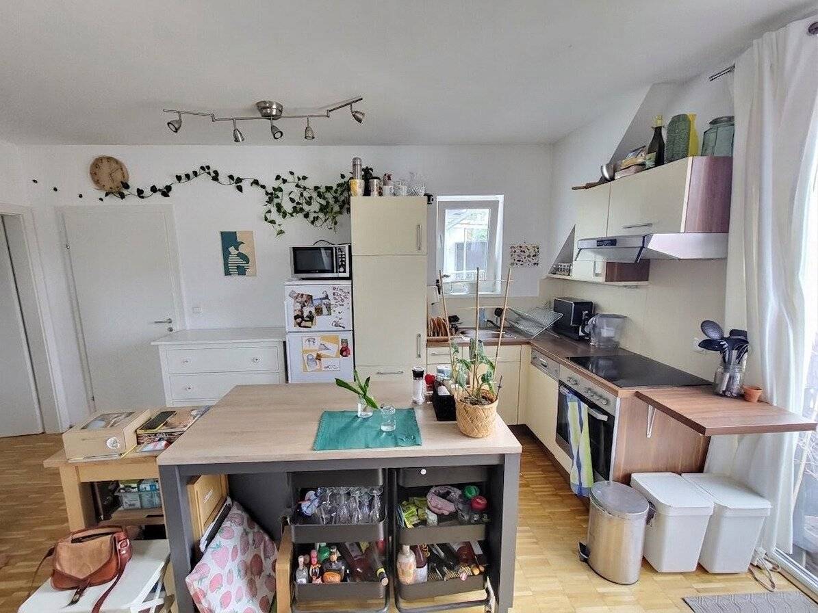 Helle Dachgeschosswohnung mit Terrasse und offener Wohnküche
