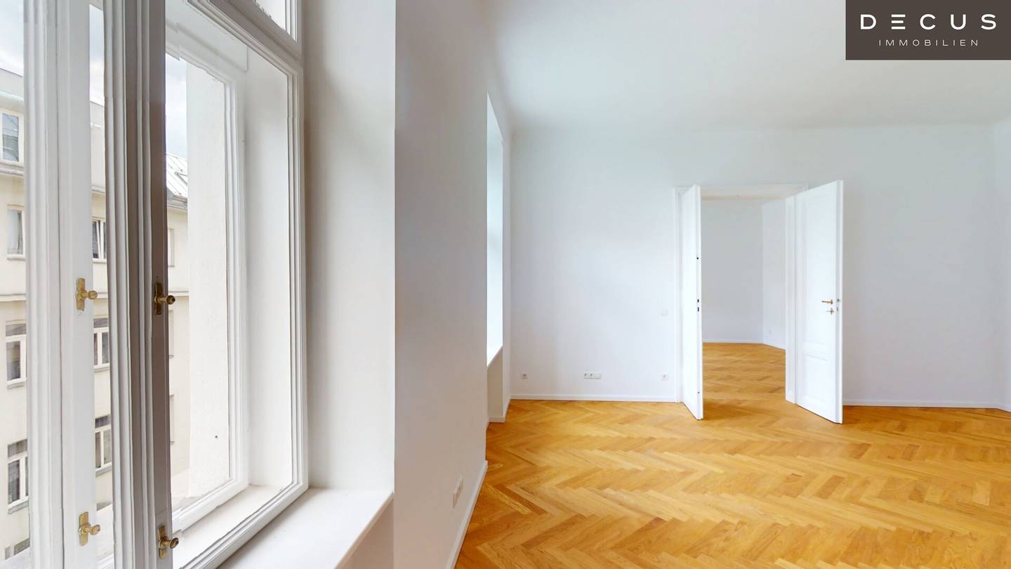 Sanierte Altbauwohnung mit Balkon am Augarten