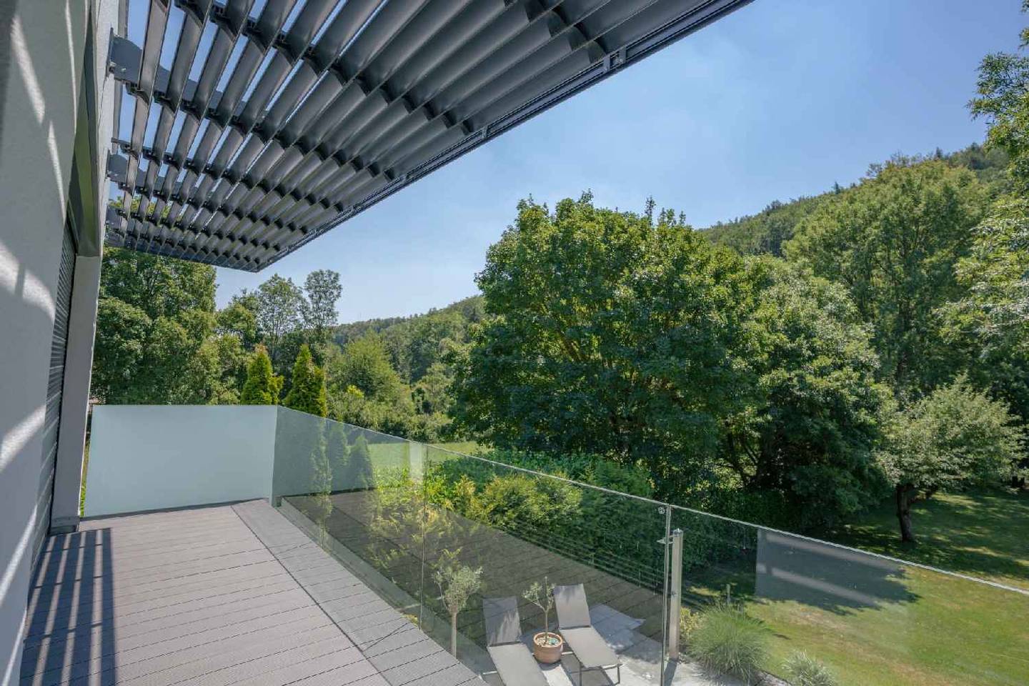 Single-family house with pool garden and solar system in Weidling