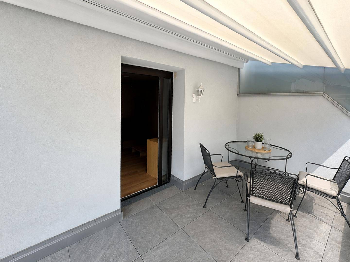 Dachgeschosswohnung mit sonniger Dachterrasse und Bergblick