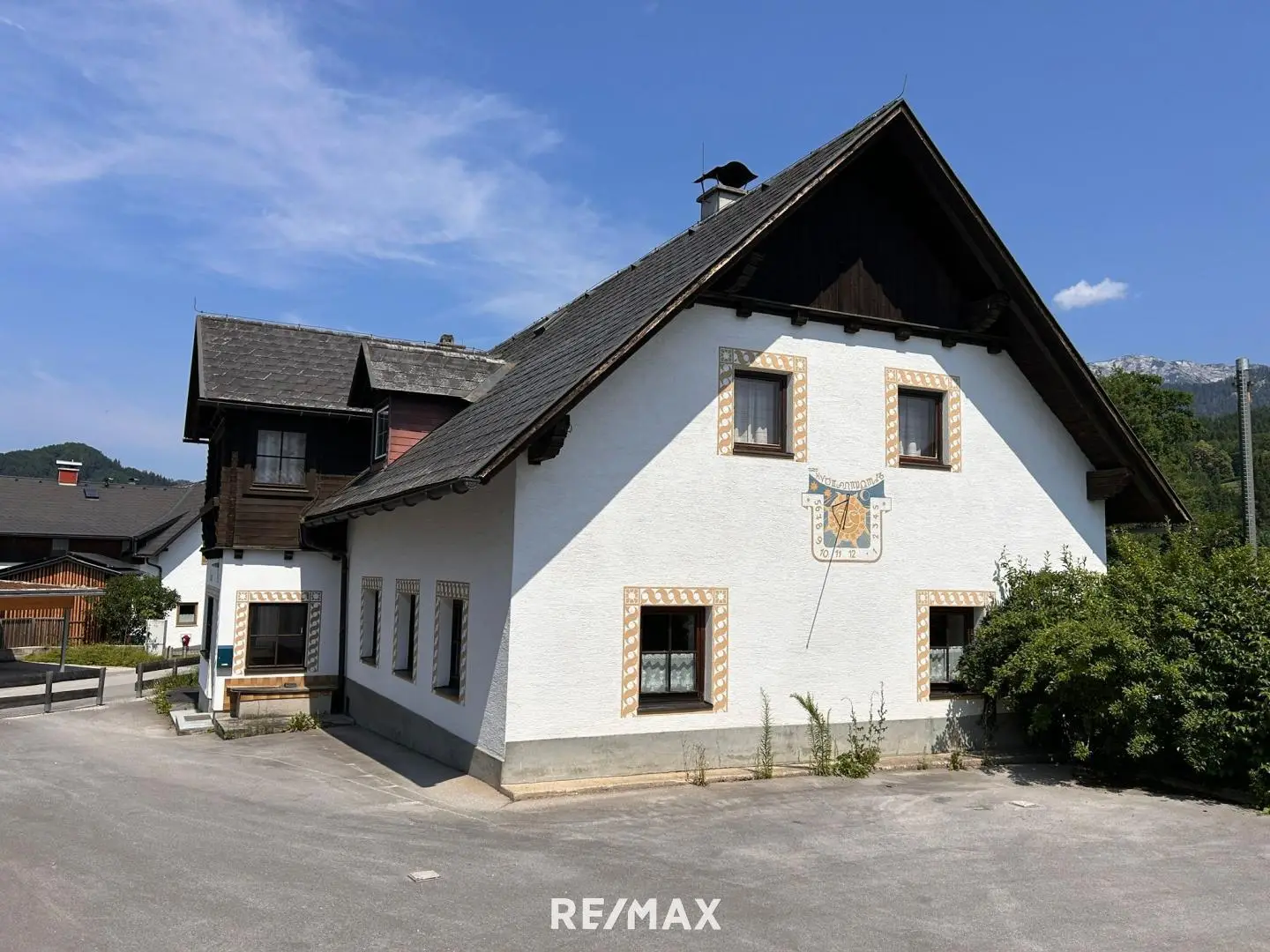 Anlegerwohnung with approved conversion and large plot