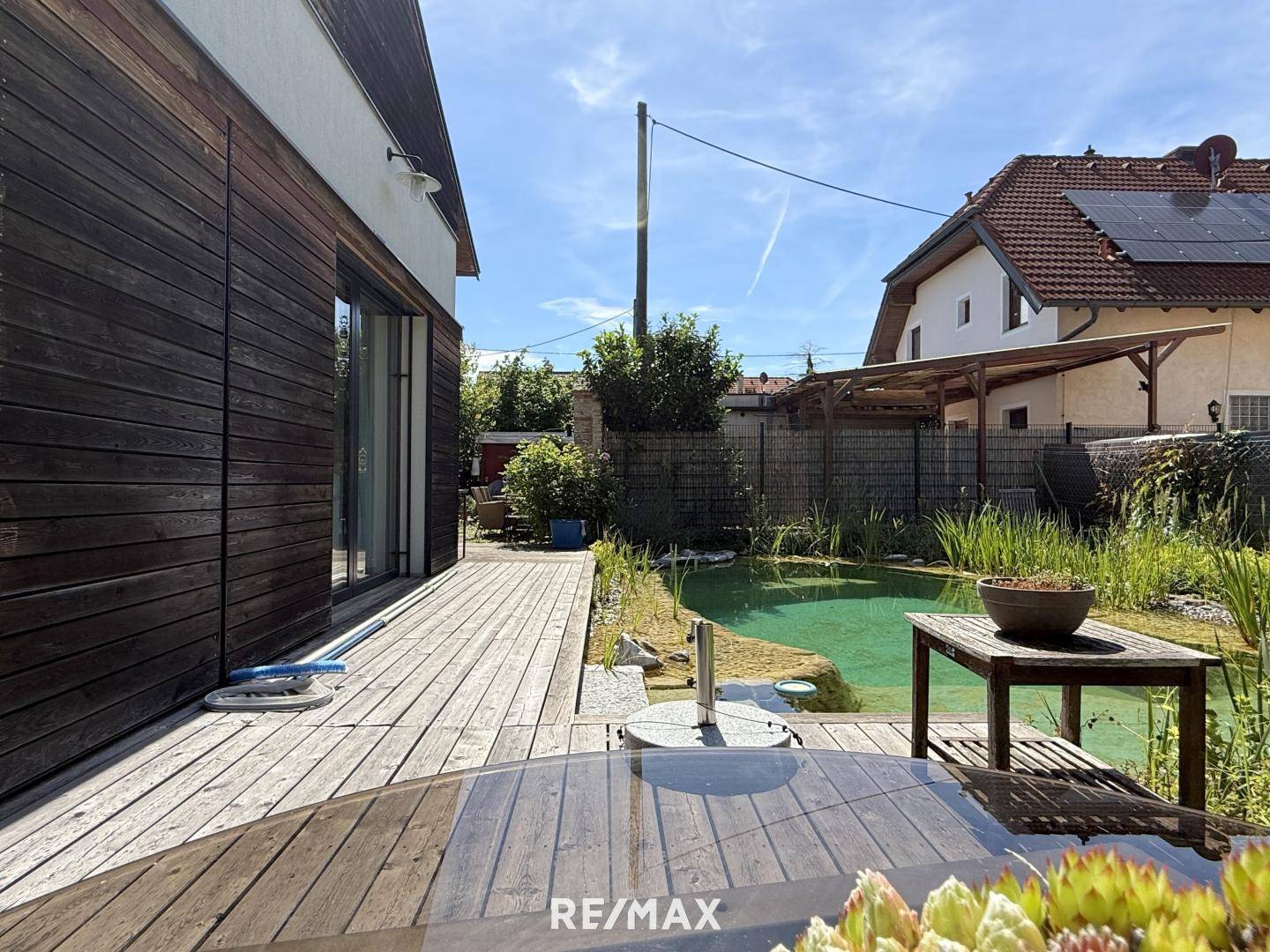 Bungalow mit Natur Schwimmteich und großer Terrasse